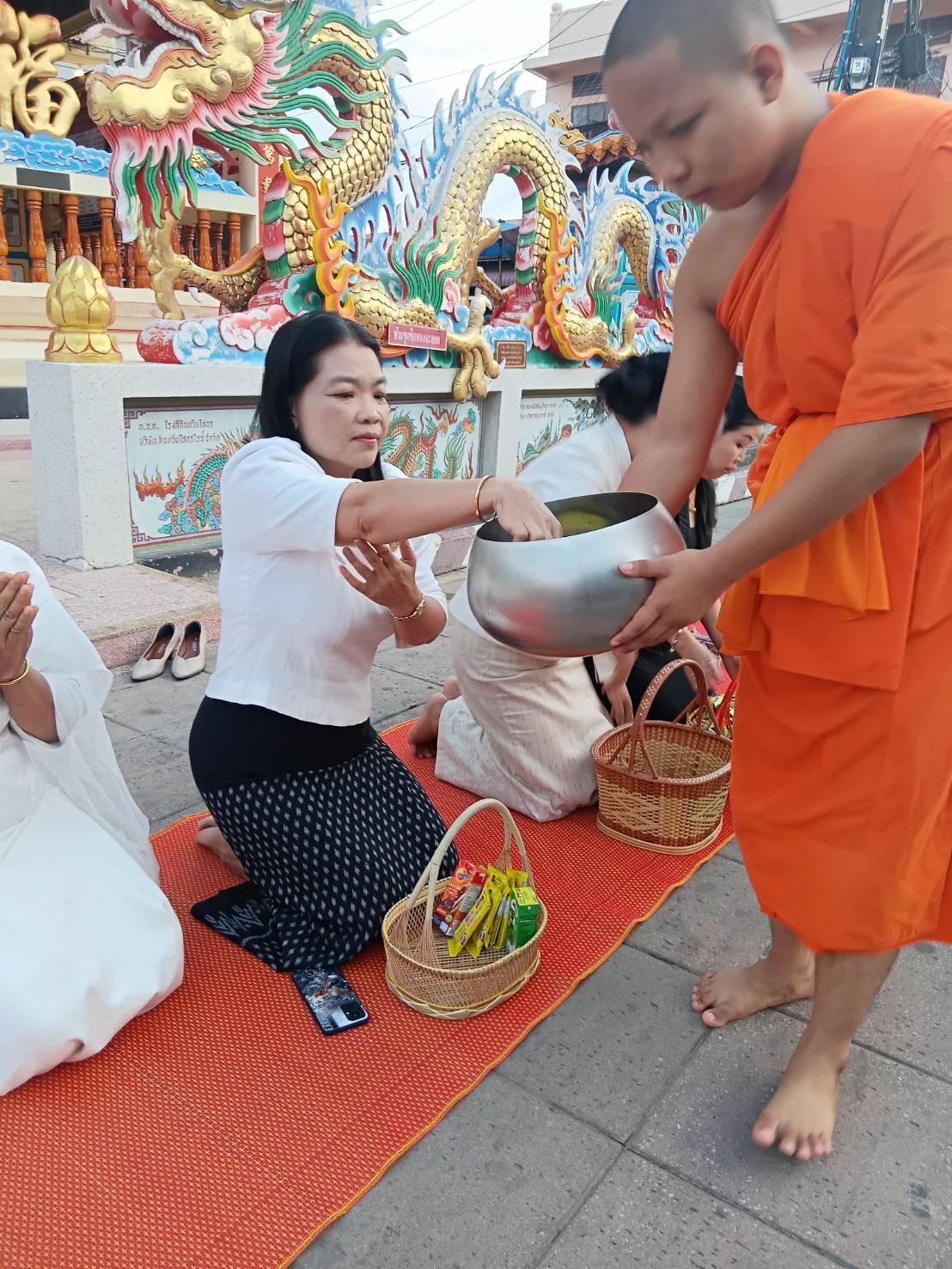 title - ส.ป.ก.ยโสธร ร่วมกิจกรรมทำบุญตักบาตรย้อนยุค วิถีถิ่น วิถีไทย ณ ถนนคนเดินยโสธร เมืองเก่าบ้านสิงห์ท่า ประจำปีงบประมาณ พ.ศ. 2569